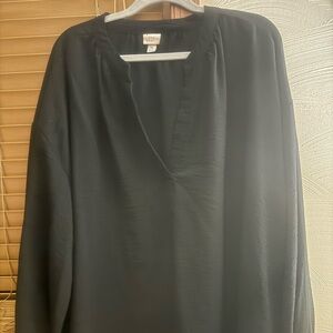 Women’s plus size dress shirt
